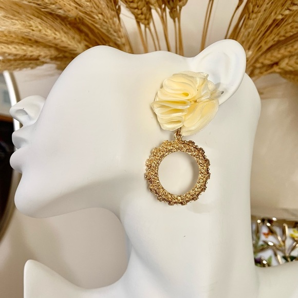 Dangle flower earrings - Picture 3 of 6